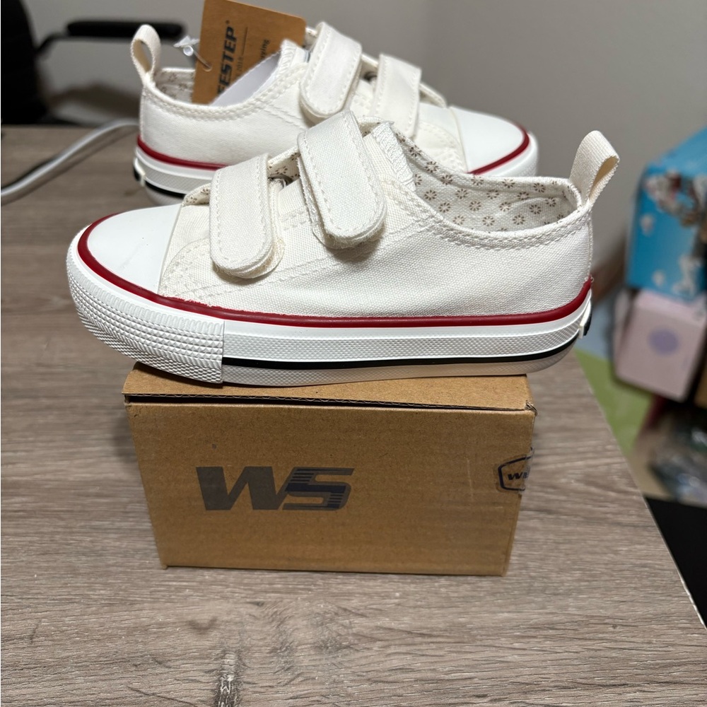 Size 7 (TD) - White Weestep Originals Lowtop Shoes (Toddler / Preschool)